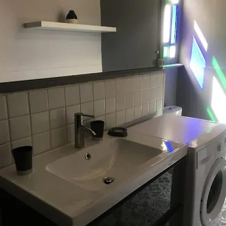 Maison Au Milieu D'un Parc