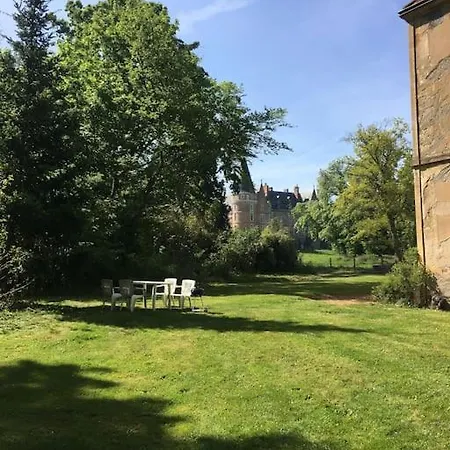 Ferienhaus Maison Au Milieu D'un Parc Le Donjon