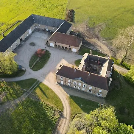 Maison Au Milieu D'un Parc Le Donjon